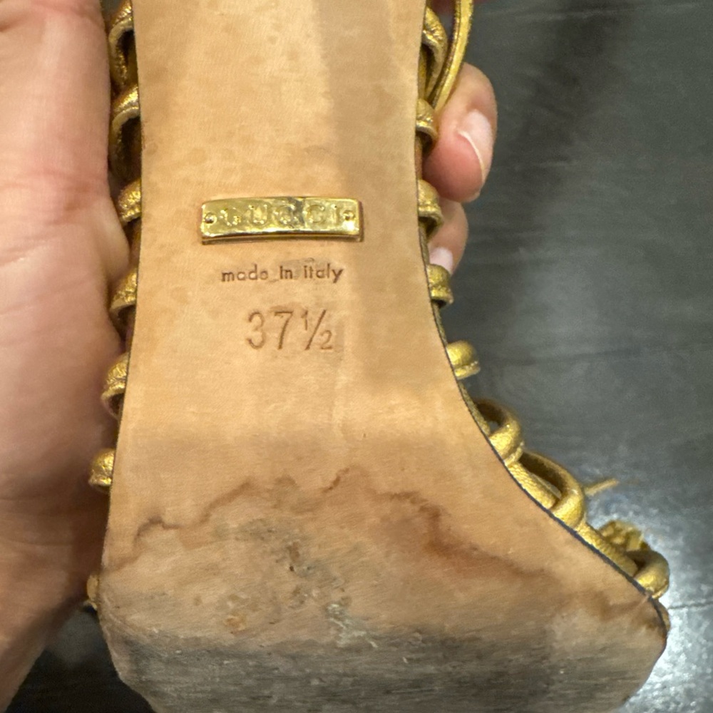 Gucci Women's Metallic Gold Woven Heels - Picture 12 of 12